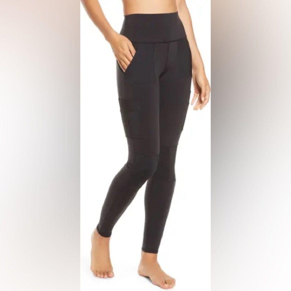 ALO only worn twice cargo leggings!